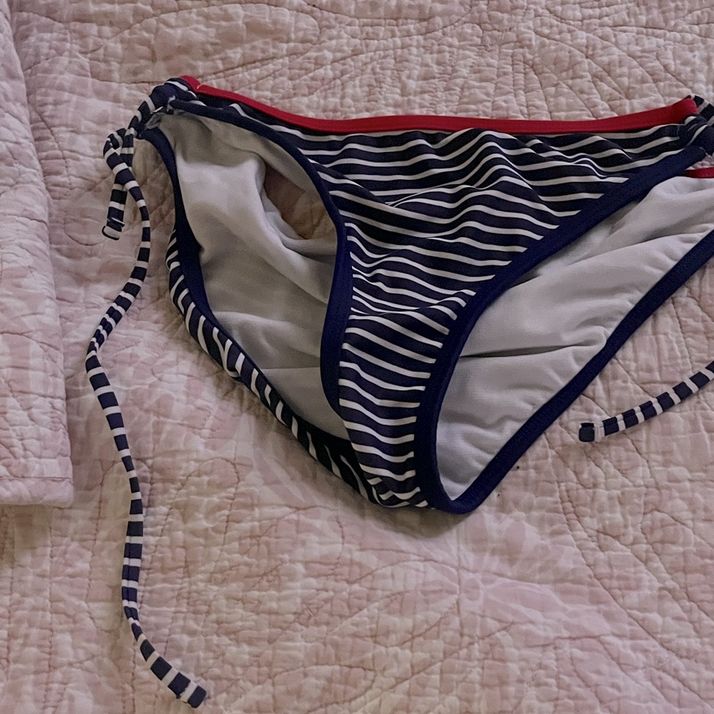 Patriotic bikini 👙 bottoms that matches the stet top I’m selling 🙂